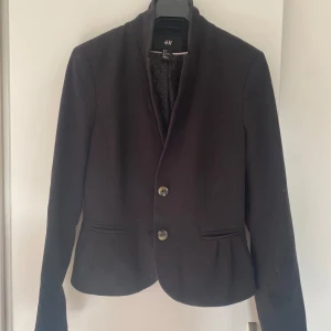 svart kavaj - jätte fina💞