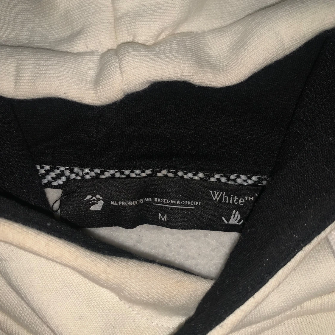 Off-White vit hoodie med svarta detaljer - 2