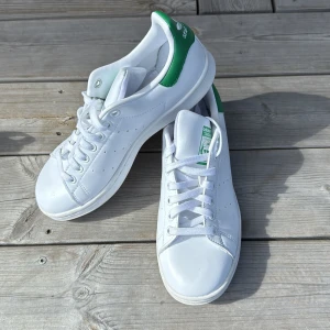 Adidas Stan Smith sneakers - Helt osnvända stan smith sneakers i strl 38 2/3