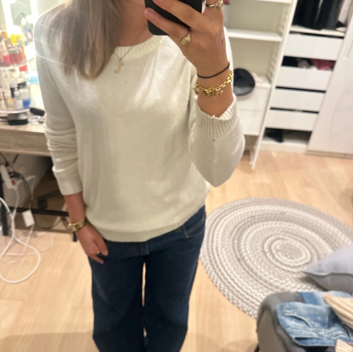 Vit stickad tröja med rund hals - 1