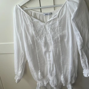 söt blus - knappt använd