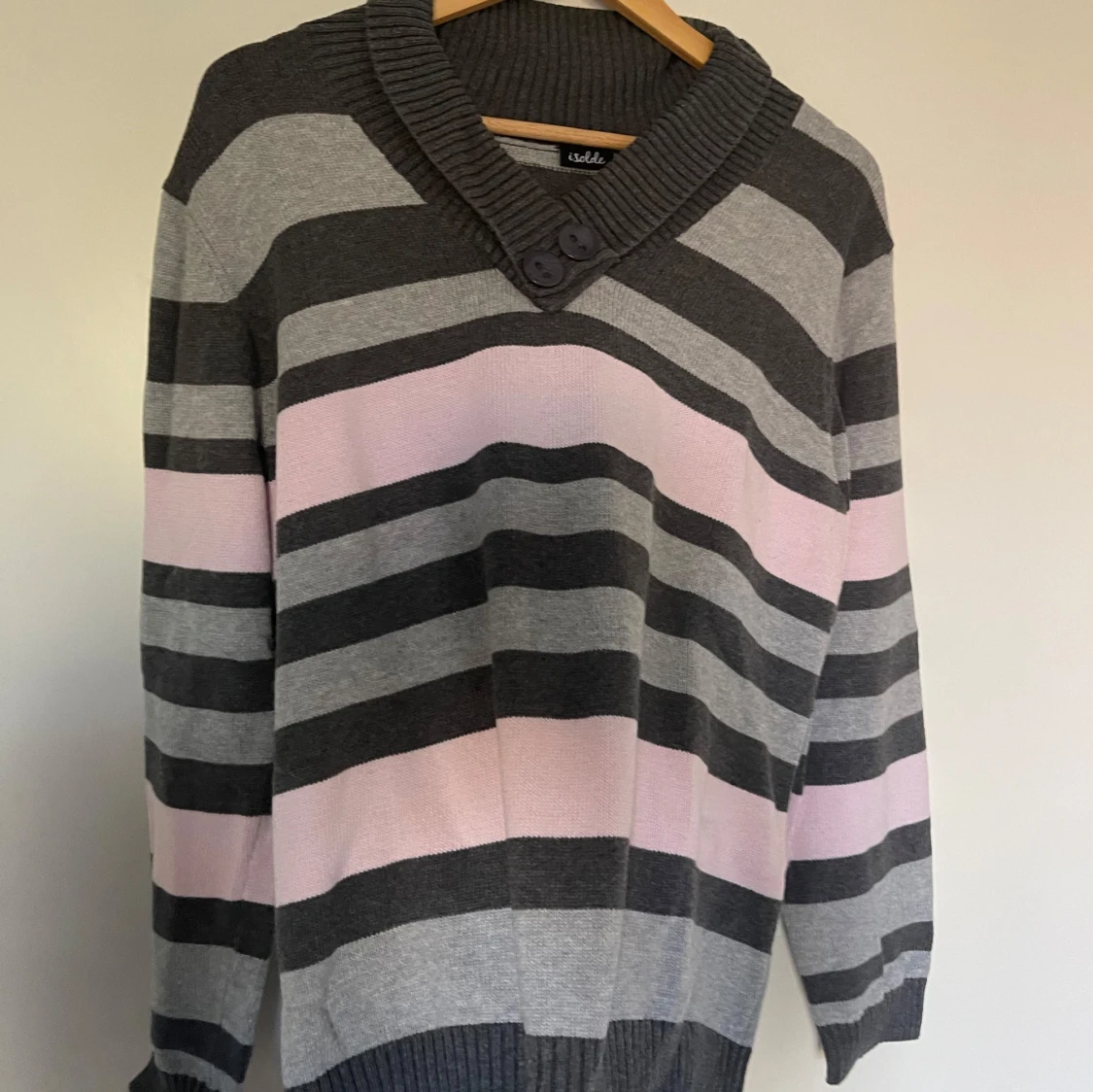 Randig stickad tröja från Isolde