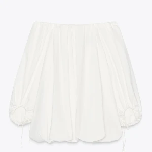 Vit söt klänning💓💓 - Supersöt vit klänning med voluminös ballongform. Helt ny med prislapp kvar!!