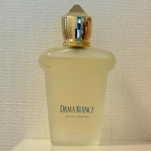 Xerjoff Casamorati Dama Bianca 30ml EdP - 30 ml, endast sprayad ett fåtal gånger. Givetvis förvarad mörkt och svalt. Kommer i originalförpackningen. 