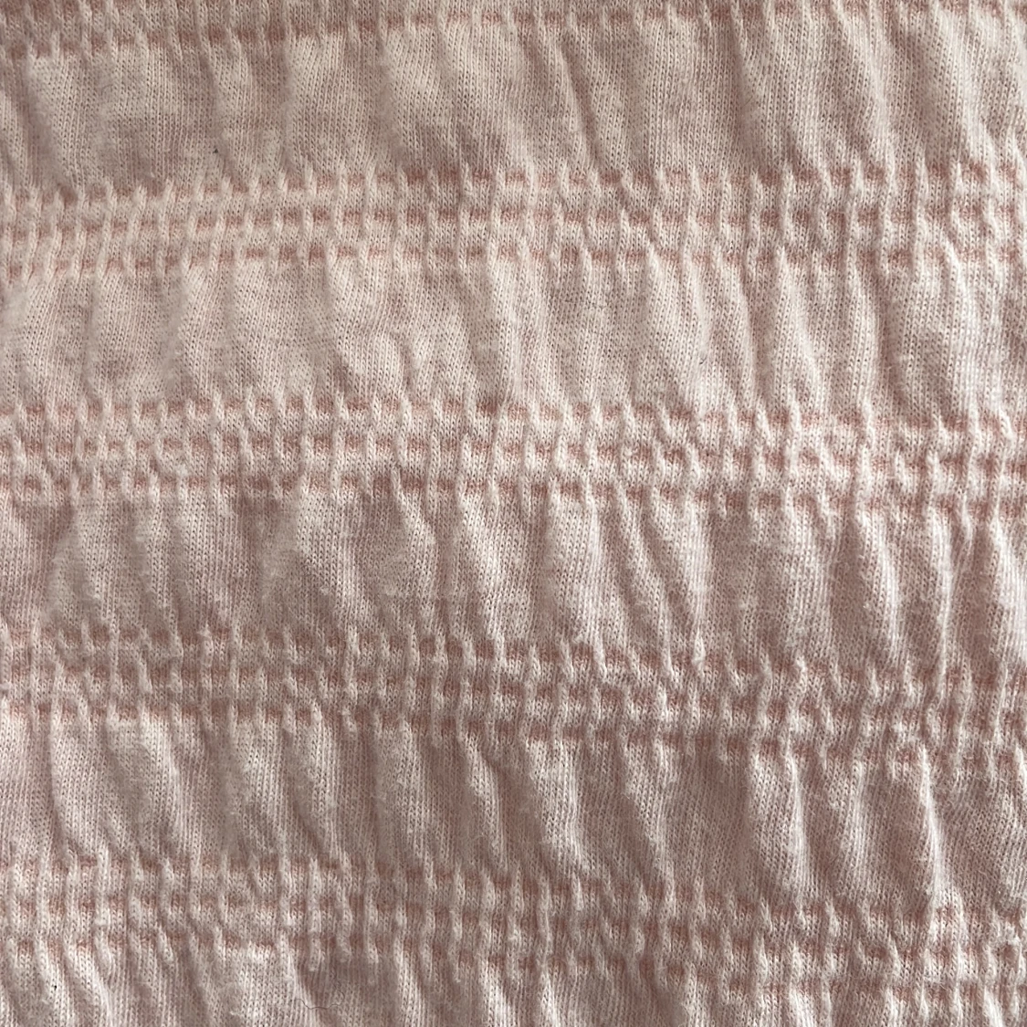 Ljusrosa blus med strukturmönster - 2