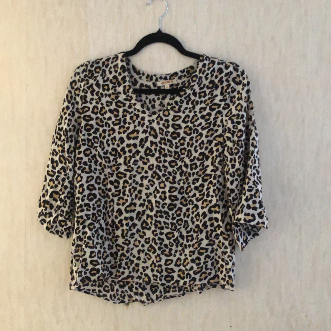 Leopardmönstrad blus från Honey XS