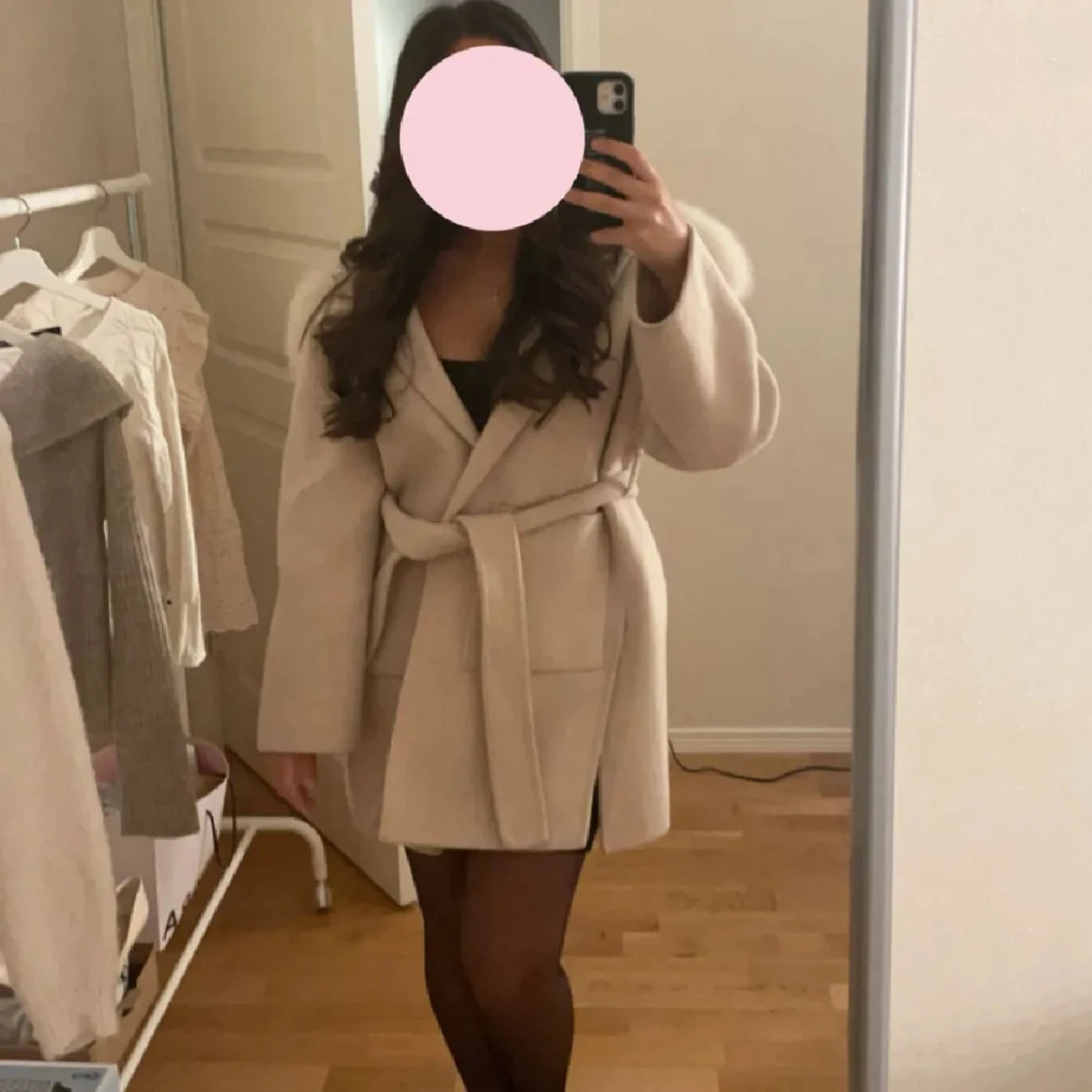 Beige kappa med bälte - 1