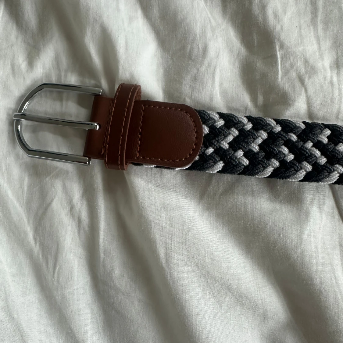 Svart, vit och grå färjat bälte  - 1