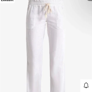 Vita Roxy linnebyxor - Vita Roxy linnebyxor som är eftertraktade och jättefina❤️använda fåtal gånger och orginalpris är 600kr