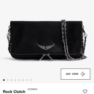 Zadig & Voltaire väska - Zadig & Voltaire väska, superfin och inga skador! Jag vet inte om väskan är äkta därav priset men jag kan inte se skillnad☺️ Kom gärna med prisförslag!Kedjorna går att ta av om man skulle vilja! Inuti väskan så är det lite sminkfläckar, skriv om du vill ha bilder på det- dock såklart inget som syns utan fläckarna är i väskan! 