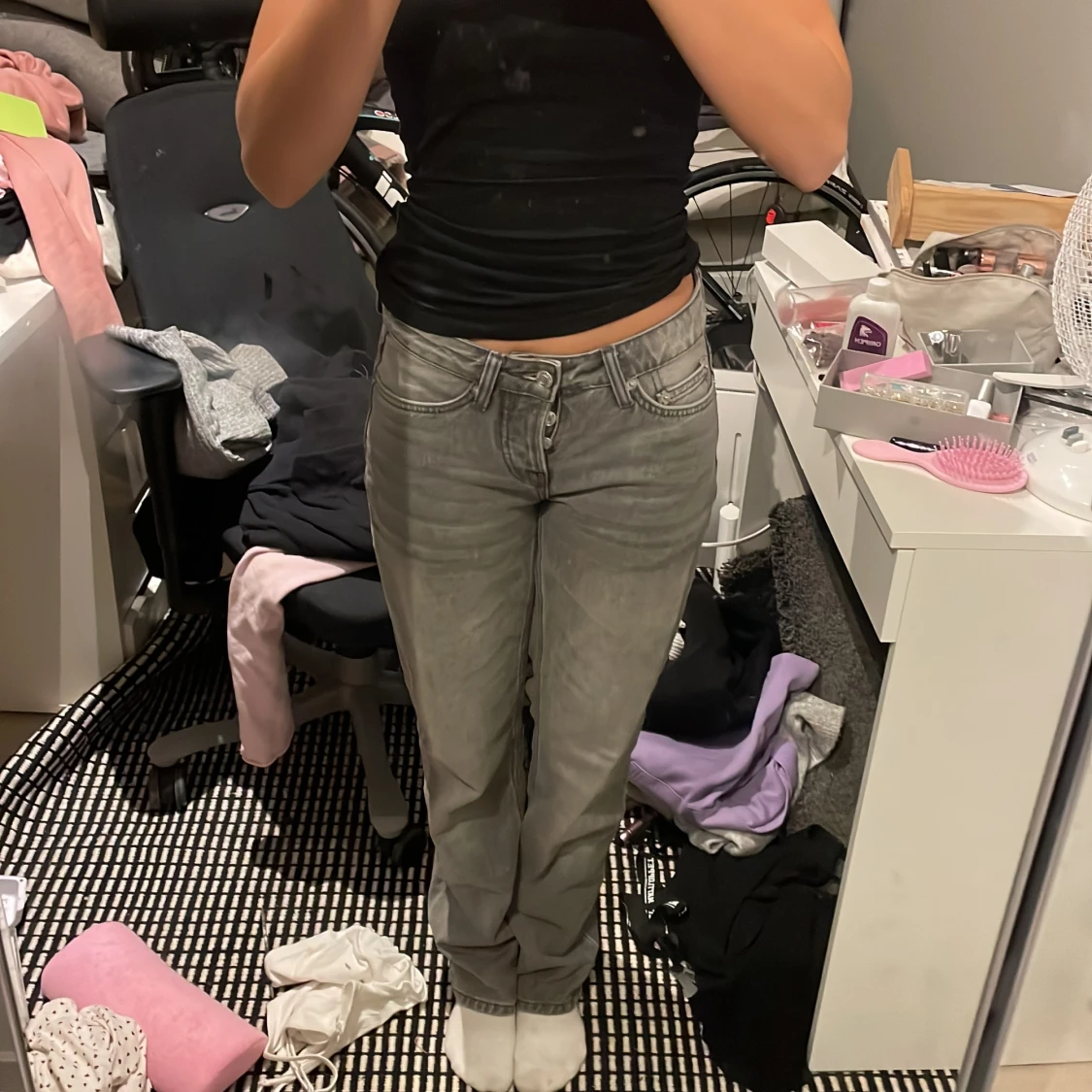 Grå raka jeans med låg midja - 1