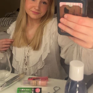 Blus - En jättefin blus jag tyvärr har tröttnat på 