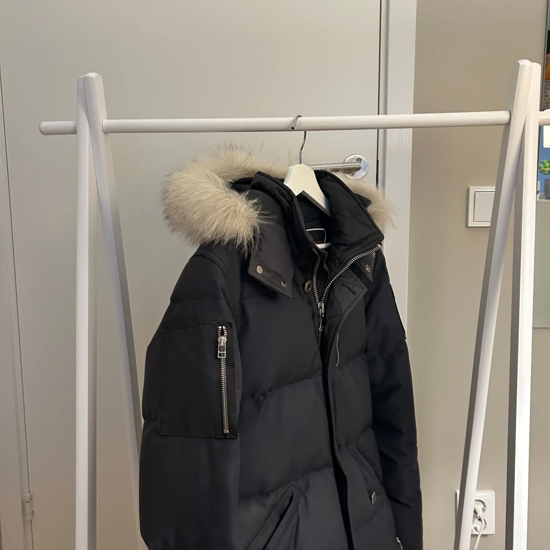 Svart pufferjacka från Moose Knuckles - 2