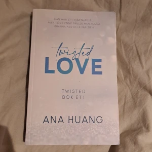 Twisted Love - Twisted Love är första boken i en populär serie. Säljer då jag råkat köpa på svenska istället för engelska. Perfekt bok om du gillar kärlek rekommenderar starkt!