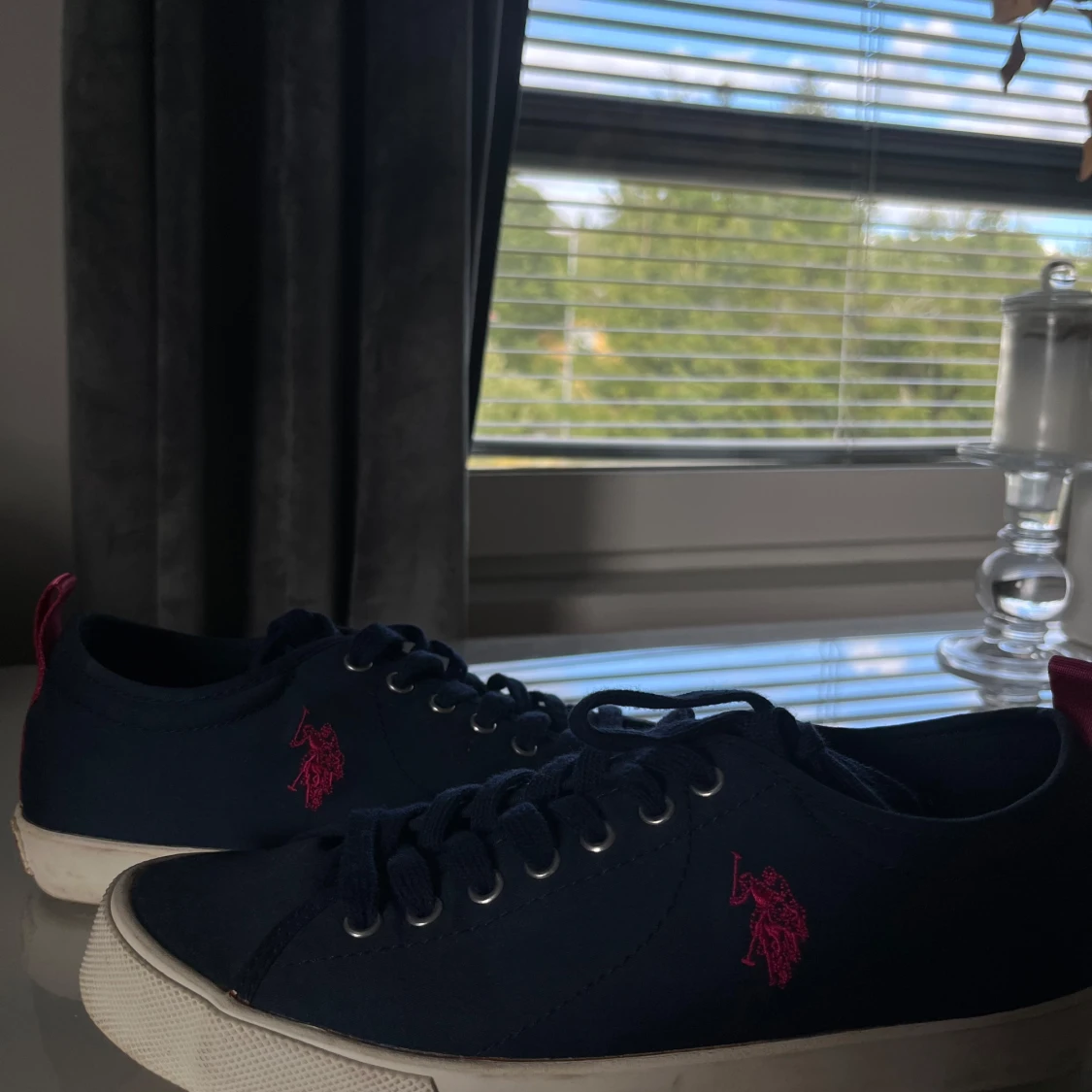 Mörkblå sneakers från U.S. Polo Assn.