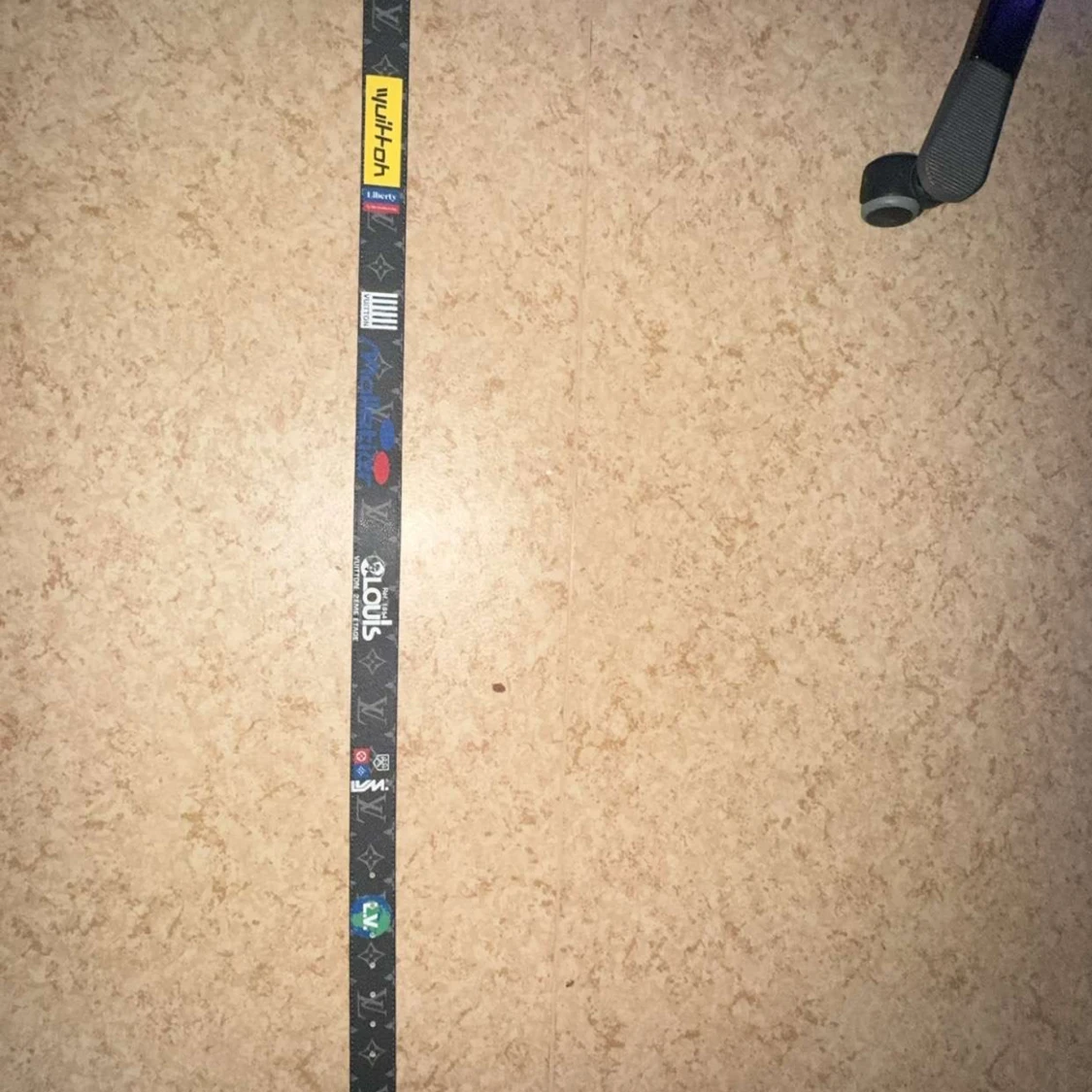   svart bälte med tryck - 2