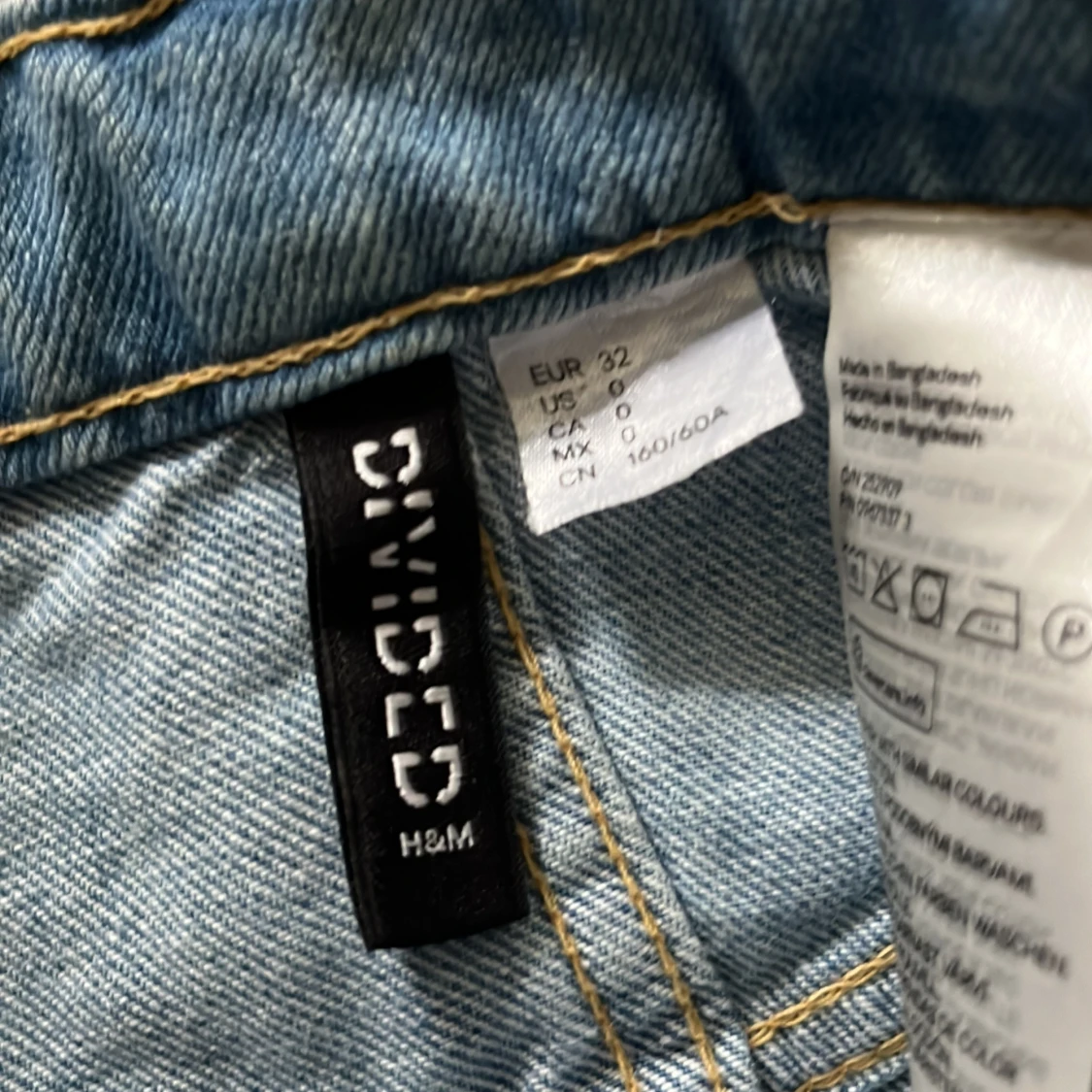 Blå jeanskjol med slitningar från H&M Divided - 2