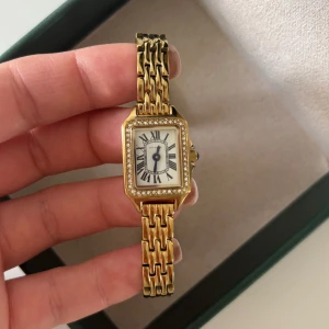 Klocka från Ivy N Rox - Jättefin klocka utan några defekter som inte används. Köptes för ca 1000 kr. Boxen ingår 