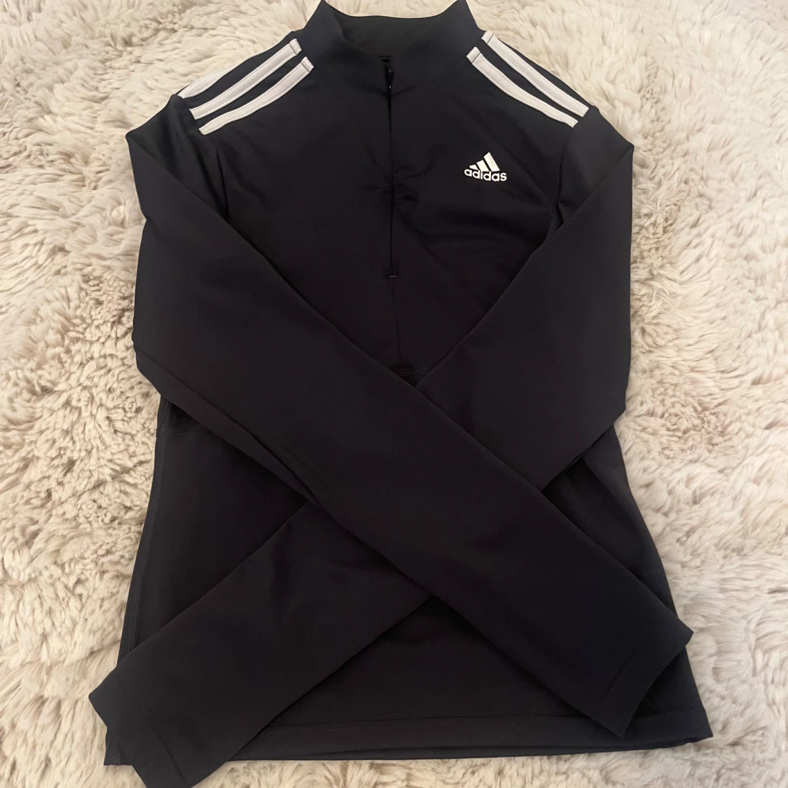 Svart träningströja från Adidas