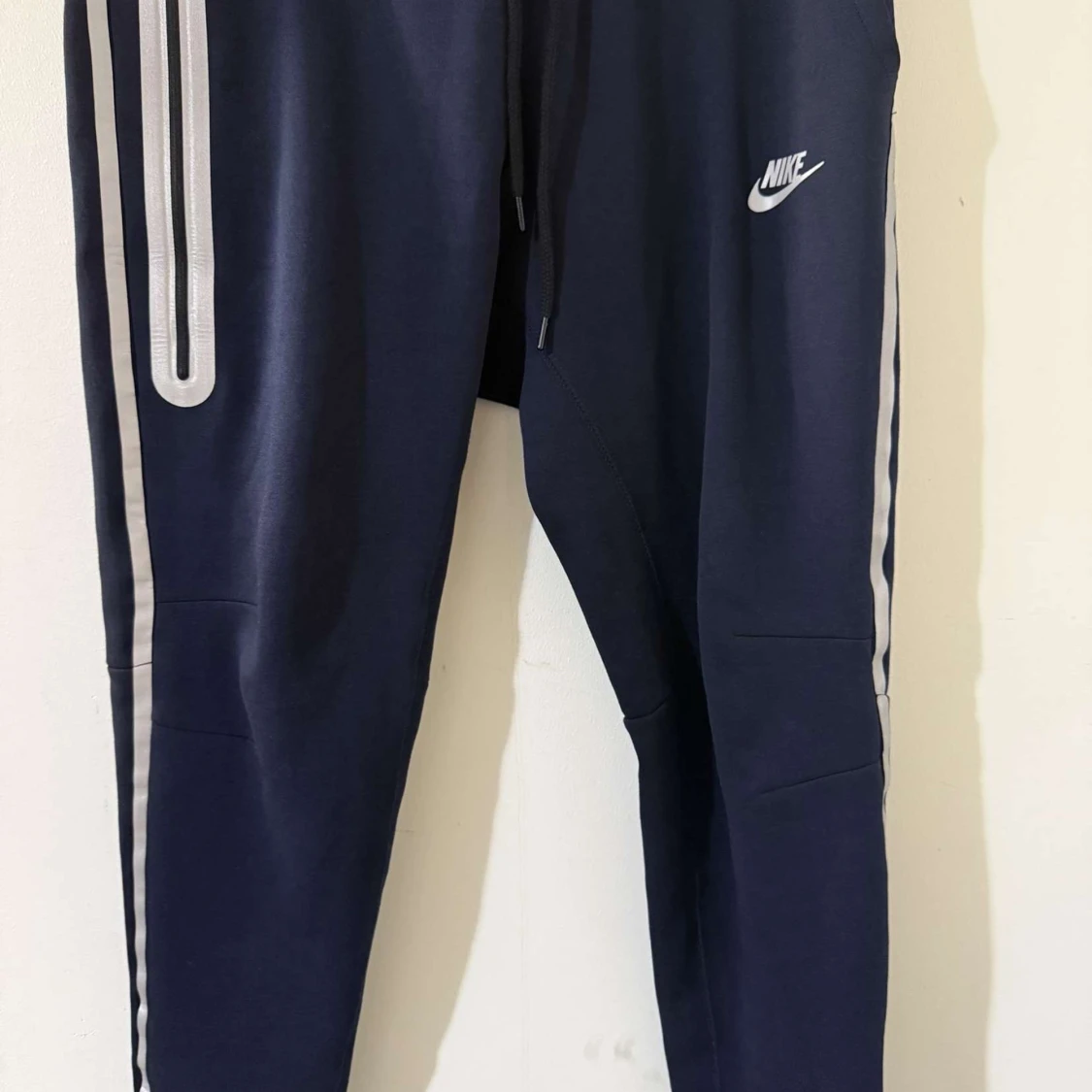 Mörkblå träningsbyxor från Nike - 1