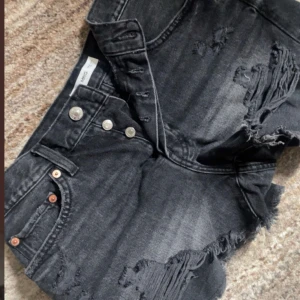 Svarta shorts  - Snygga svarta jeansshorts. Skriv för flera bilder 🌟 använt 1 gång 
