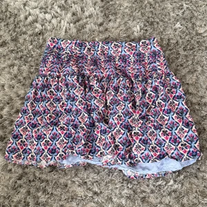 Mönstring kjol - Använd fåtal gånger så helt i nyskick!!