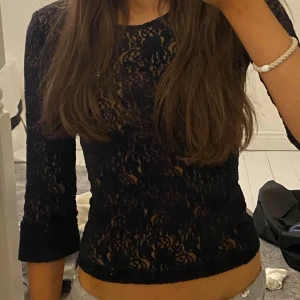 Topp med Trekvartsärm  - SÅÅÅ fin topp perfekt till sommaren 😍😍 knappt använd passar XS/S