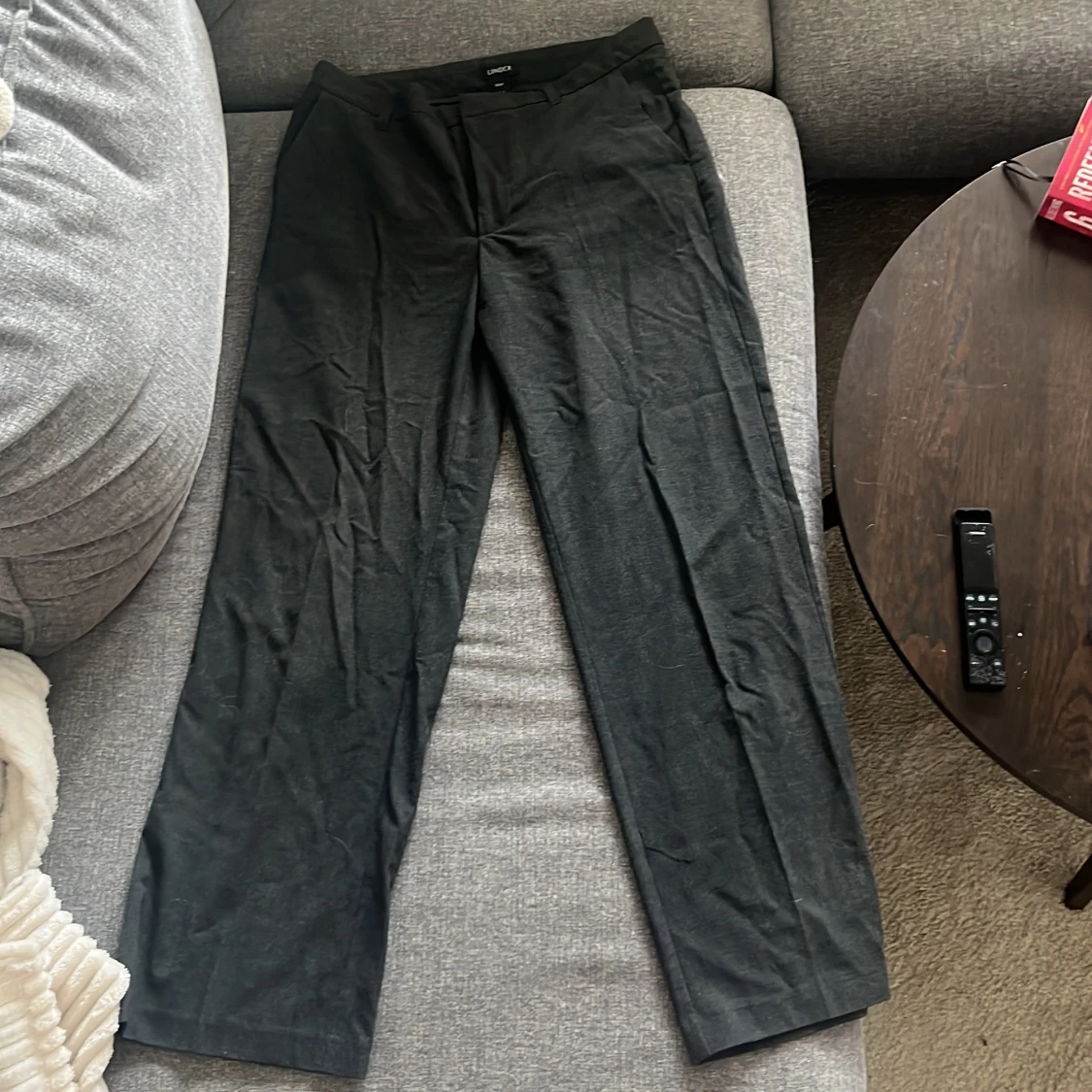 Mörkgråa kostymbyxor från Lindex 