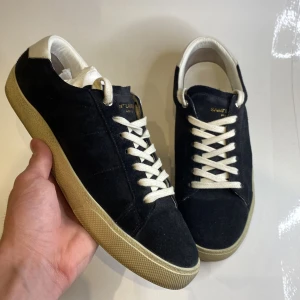 Saint Laurent skor - | Saint Laurent skor | Size 41/41,5 | Inget og | Skick 9/10 | Nypris 6000kr mitt pris 2399kr