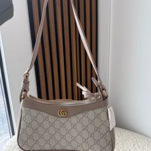 Oanvänd väska  - Superfin bra kvalitet 