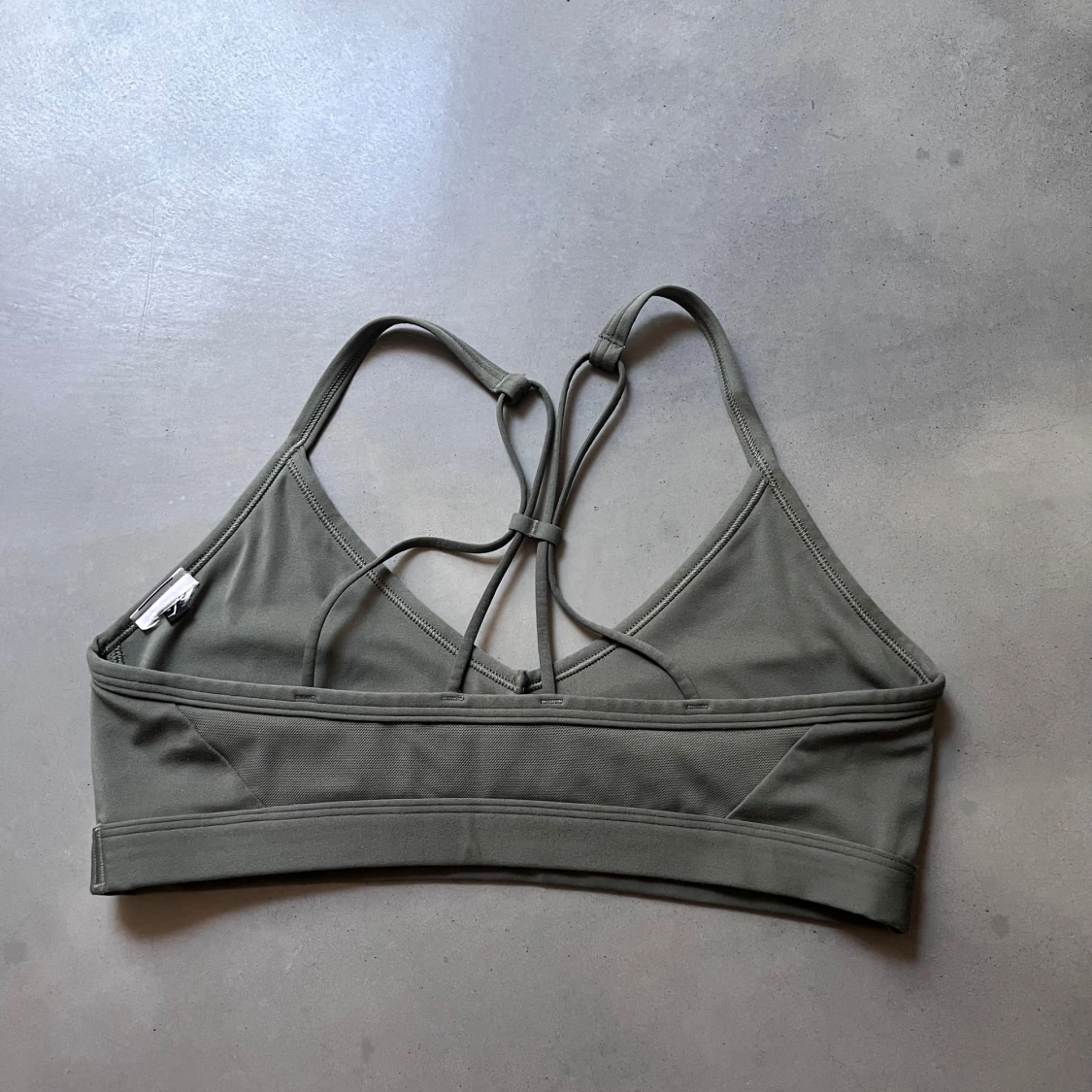 Olivgrön sport-bh från Gymshark - 1