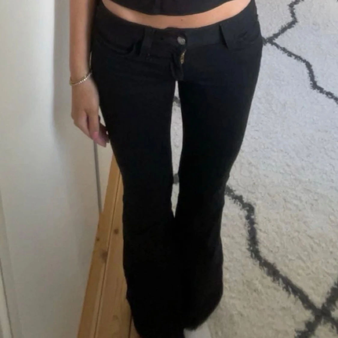 Svarta lowwaist bootcut byxor - 2