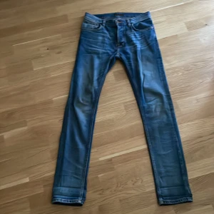 Nudie Jeans - Säljer Nudie Jeans nytt skick Storlek: W31 L34 modell och allt finns på bild 3