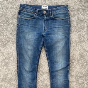 Acne jeans  - Storlek 31/34. Mycket bra skick. Pris går att diskutera.