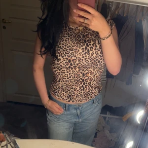Leopard linne - Väldigt snyggt linne som jag tyvärr inte fått användning av! Går att klä upp snyggt väldigt enkelt.