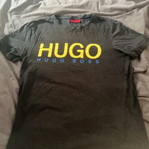 Hugo Boss T-shirt  - Säljer en Hugo Boss T-shirt i gott skick.