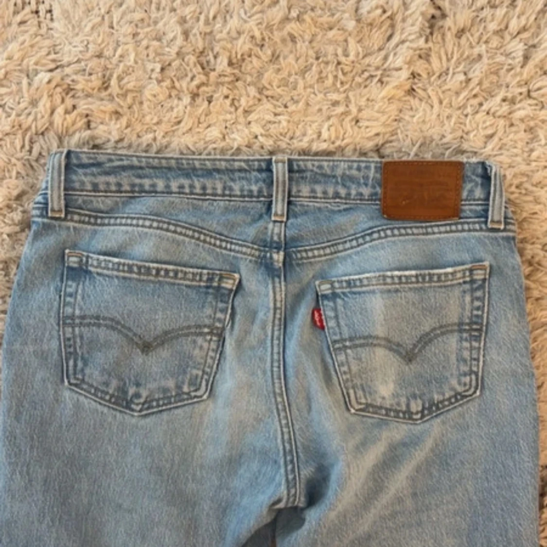 Ljusblå Levis jeans med bootcut - 2