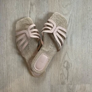 Söta sandaler - Sandaler ifrån Hm i storlek 37, använder 1 gång