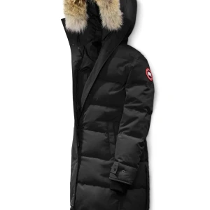  Canada Goose shelburne Parka  - Säljer en  Canada Goose shelburne Parka stl M lämna pris förslag den är gott använt 