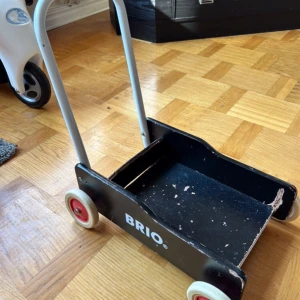 Brio gåvagn  - Fungerande gåvagn. Kan hämtas i Malmö