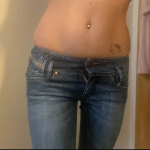 Lågmidjade vintage diesel jeans - 2000’s vintage diesel skinny jeans, har bara använt 1-2 gånger <3