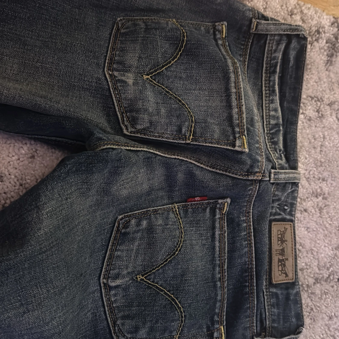 Mörkblå jeansbyxor från Levis 473, skinny fit, strl 23-24.  - 2