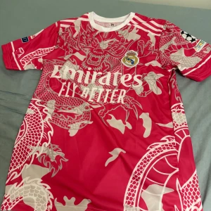 Real Madrid fotbollströja - Storlek S, inga fel på den aldrig använd