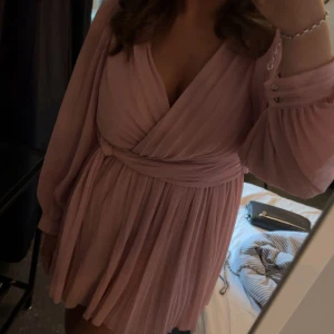 Ljusrosa klänning - Ljusrosa klänning ifrån Zara, jag är 169 lång!🌸