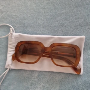 Chimi glasögon - Solglasögon från Chimi (Havana Lab) påse medföljer.  Superbra skick