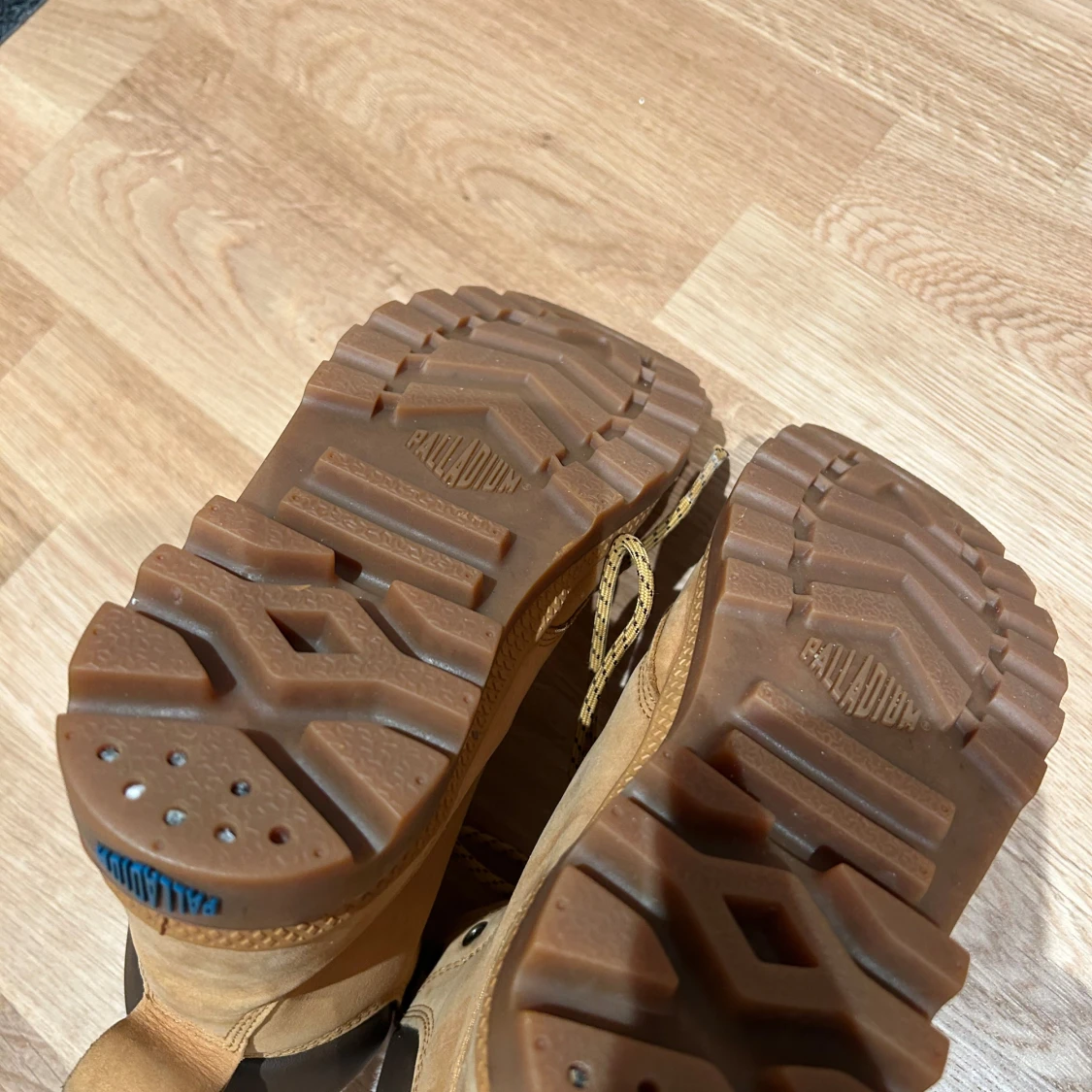 Beige boots från Palladium med foder - 2