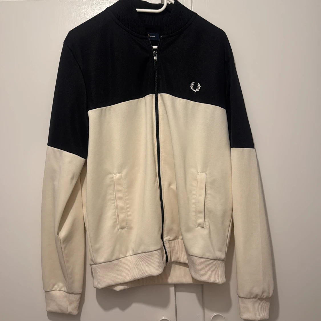 Svart och vit track Sweatshirts  från Fred Perry