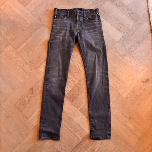 Replay Jeans  - Säljer dessa trendiga och eftertraktade replay jeans i storlek 29. Det finns inga synliga defekter. Vid eventuella frågor är det bara att höra av sig!