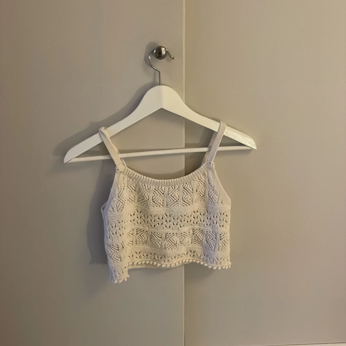 Vit virkad croppad linnetopp från Zara