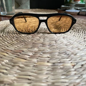 Lexxola solglasögon  - Väldigt bra skick, nypris 2300:- , handgjorda i Italien 